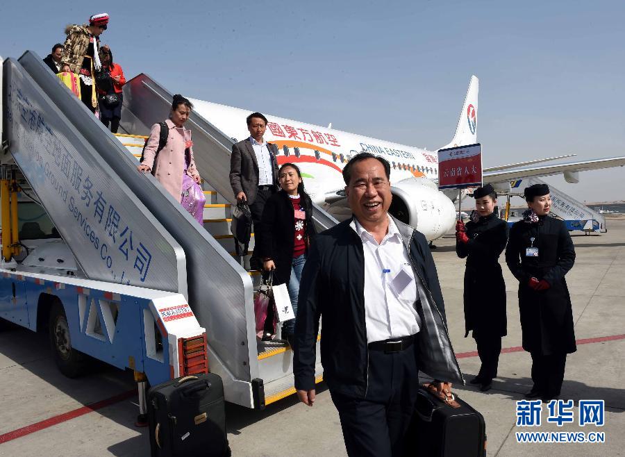 2015兩會(huì) 各地代表團(tuán)陸續(xù)抵京