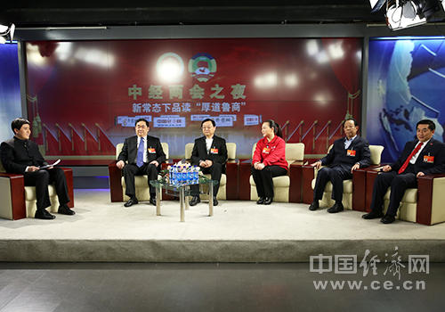 人大代表點(diǎn)贊四個全面:聚人心、聚人氣 百姓支持