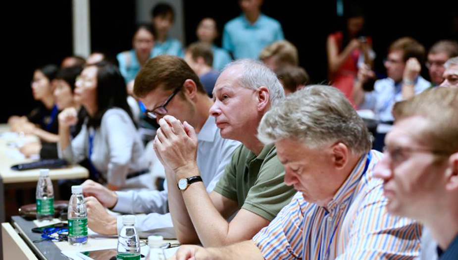 中俄記者參觀羊城創(chuàng)意產(chǎn)業(yè)園 舊廠(chǎng)換新顏未來(lái)營(yíng)收達(dá)千億