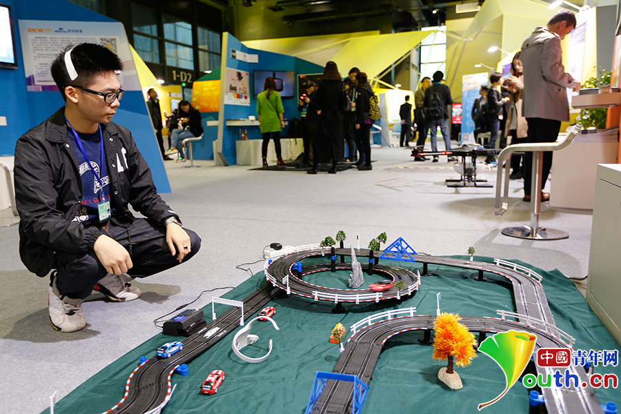 圖片故事:“互聯網之光”照耀下的年輕人