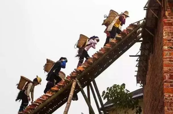 軍改|當目光穿越燈光和淚光,更堅信“改革必成,強軍可期”