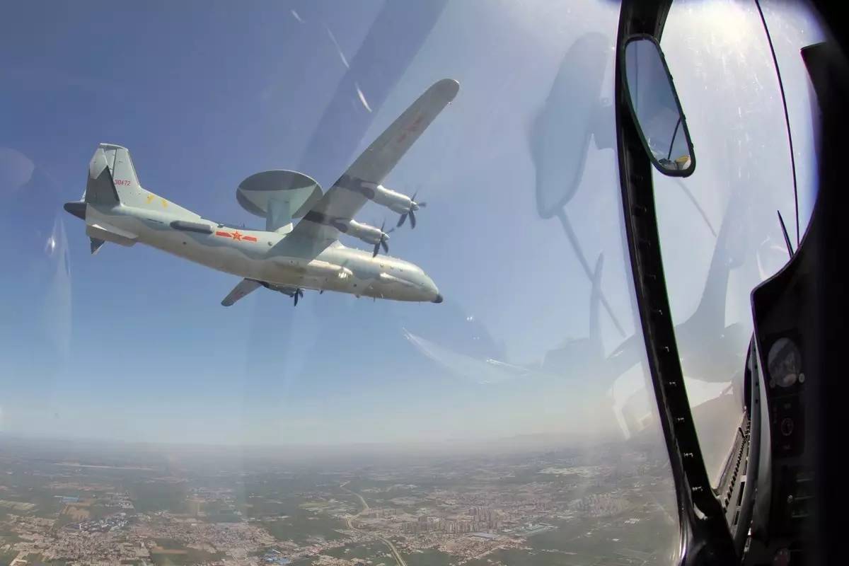 開掛吧，中國(guó)空軍！