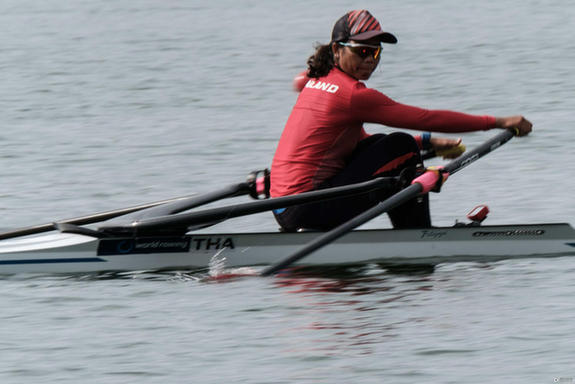 各國賽艇隊積極備戰 士兵在側確保安全