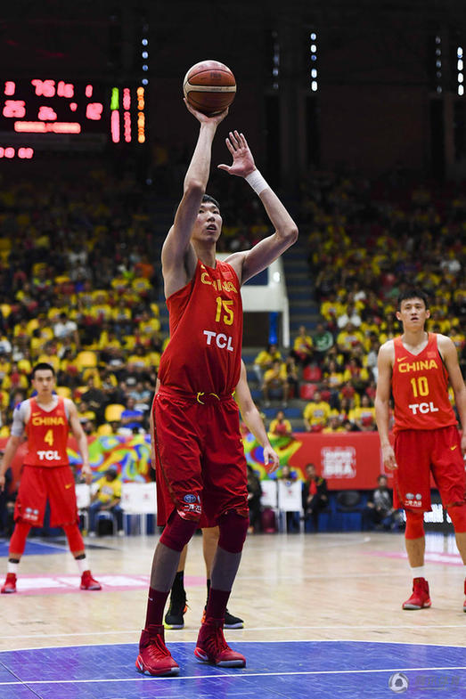 男籃奧運熱身巴西 趙繼偉奮力進攻