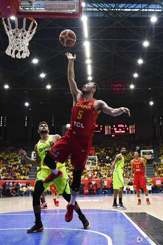 男籃奧運熱身巴西 趙繼偉奮力進攻