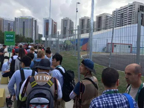 在奧運村閑逛能遇到誰？ 寧澤濤溜達似“老干部”