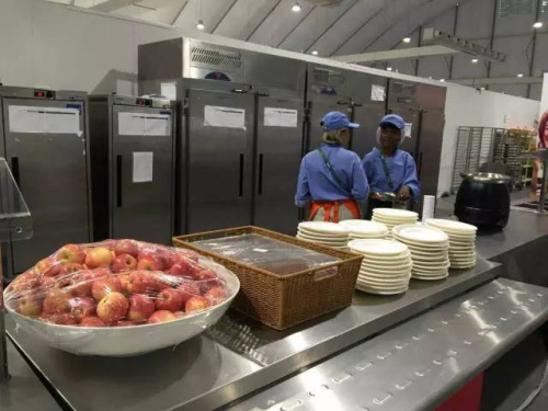 在奧運村閑逛能遇到誰？ 寧澤濤溜達似“老干部”