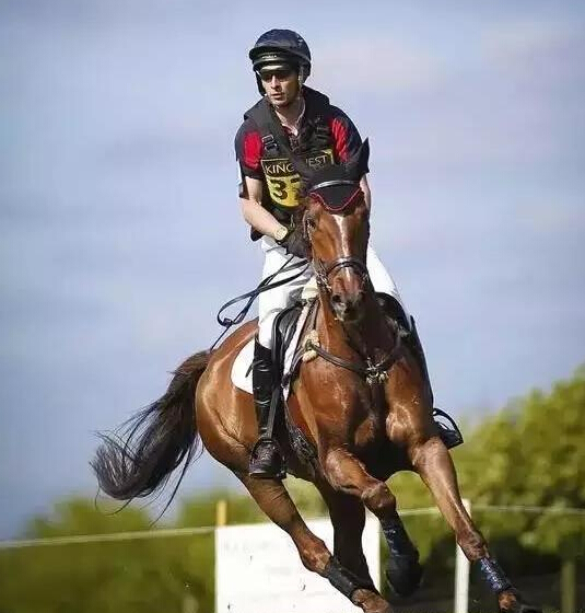 奧運(yùn)第四日:陳若琳榮登“五冠王”舉重?fù)P眉再添2金