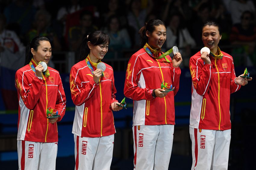 組圖：中國女子重劍隊衛冕失敗 摘得銀牌
