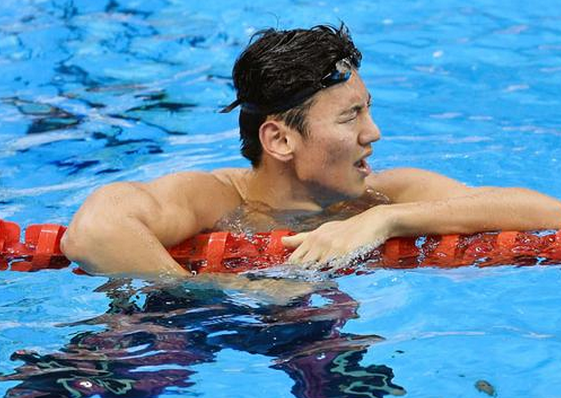 奧運(yùn)第四日:陳若琳榮登“五冠王”舉重?fù)P眉再添2金