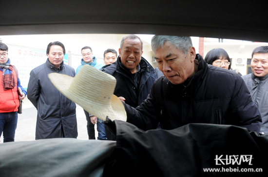 [網(wǎng)絡(luò)媒體走轉(zhuǎn)改]憶李保國：太行山上書寫傳奇人生