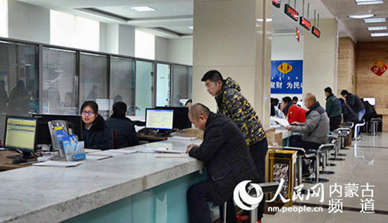 [治國(guó)理政新實(shí)踐·內(nèi)蒙古篇]內(nèi)蒙古：大力發(fā)揚(yáng)＂蒙古馬＂精神 著力推進(jìn)供給側(cè)改革