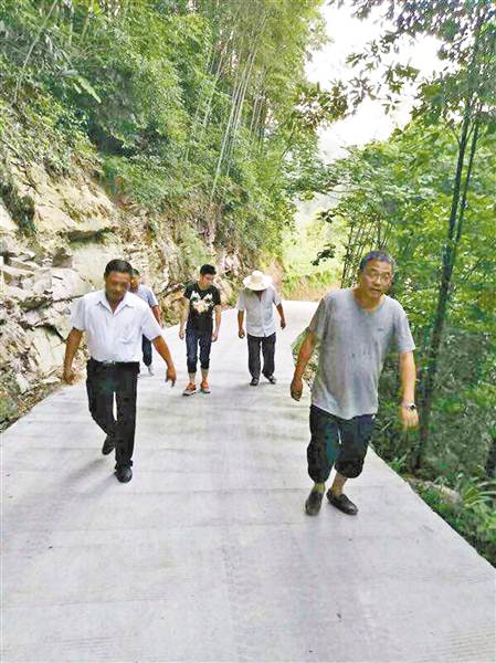 【治國(guó)理政新實(shí)踐·重慶篇】怎樣做群眾的好“管家”——秀山縣孝溪鄉(xiāng)中心村“第一書(shū)記”李知明的故事