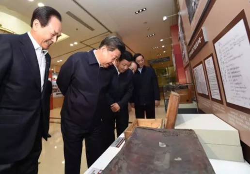 “與黨和人民同呼吸,與時代共進步”