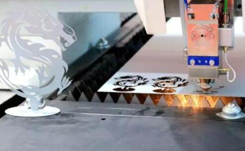 會見默克爾前,李克強(qiáng)為什么對德國說“我不選邊站隊(duì)”?