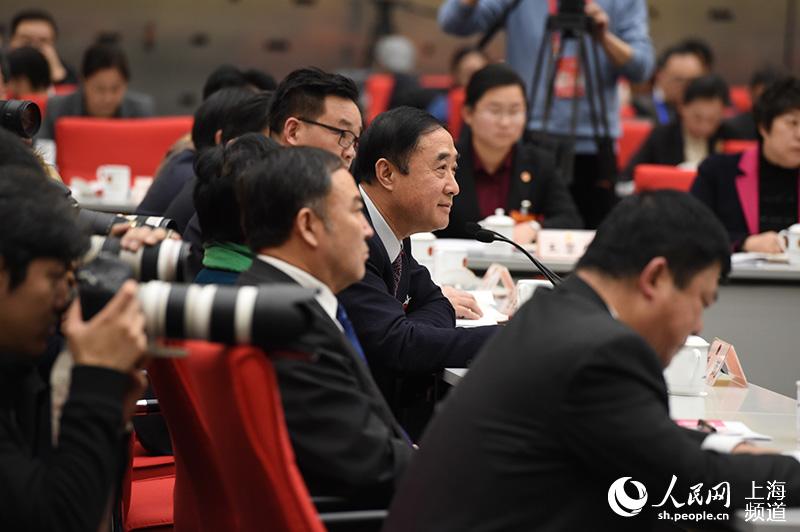 上海兩會韓正繼續關注兒科看病難 感慨“兒科醫生不容易”