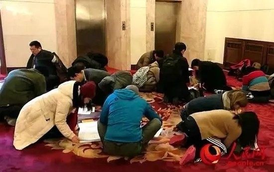 記者兩會24小時:帶著“溫度”的新聞是怎么產生的