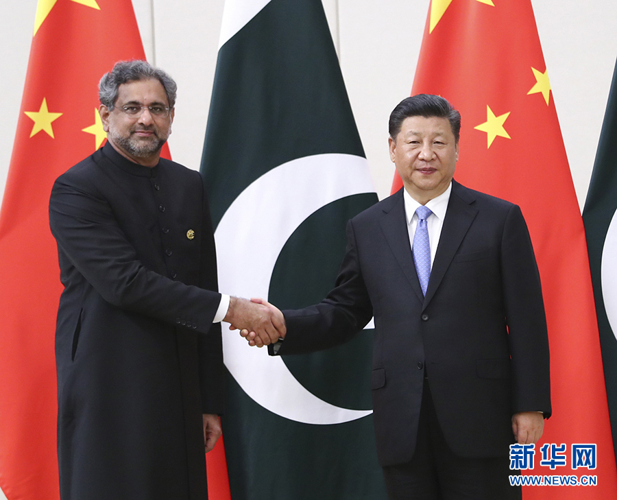 習(xí)近平會(huì)見巴基斯坦總理阿巴西
