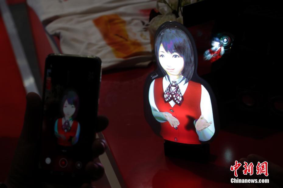 進(jìn)博會(huì)好貨“扎堆”消費(fèi)者爭相“淘貨”