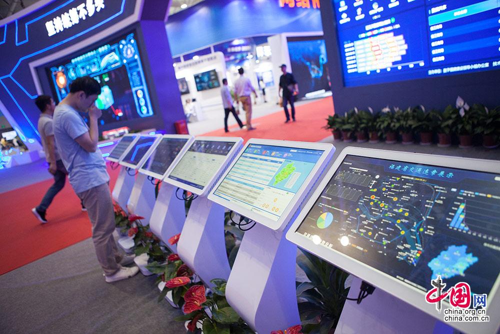 手勢支付、無人駕駛、 AI 導(dǎo) 覽 ……數(shù)字中國建設(shè)成果展覽會亮點(diǎn)搶先看 [ 組圖 ]