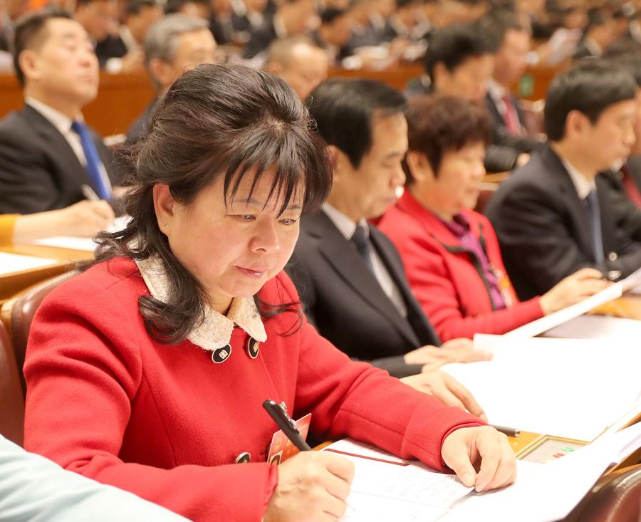 兩會(huì)上的女代表委員們：認(rèn)真履職 一展風(fēng)采