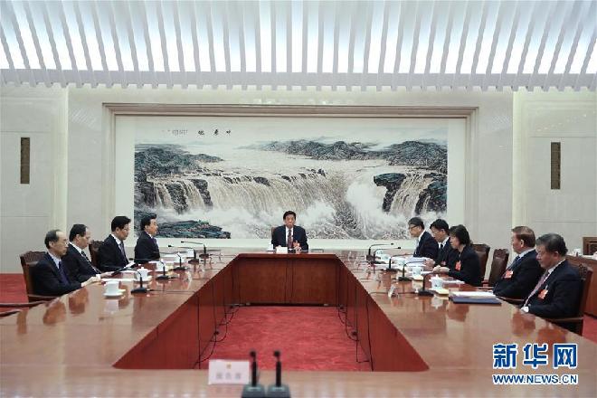 主席團(tuán)常務(wù)主席第三次會(huì)議舉行