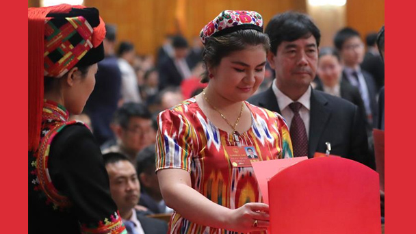 十三屆全國人大一次會議舉行第六次全體會議