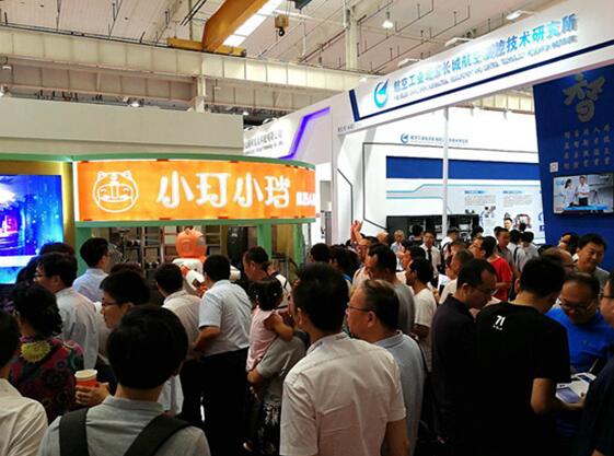 世界機器人大會:服務型機器人受熱捧 市場應用前景廣闊