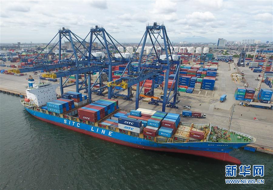 俯瞰雅加達丹戎不碌港