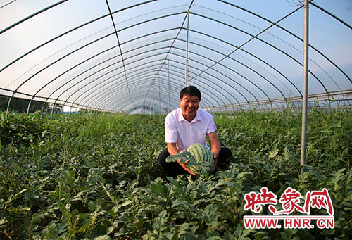 扶貧三記(中):千萬富翁回村創(chuàng)業(yè) 蹬三輪送西瓜