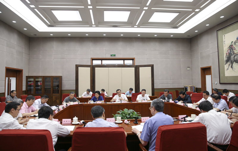 李克強強調:堅定信心 主動作為 在應對挑戰(zhàn)中保持經(jīng)濟平穩(wěn)運行