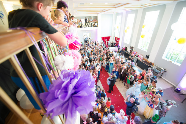 5歲患癌小女孩的最后一個(gè)生日宴會(huì)