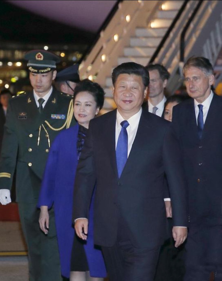 習近平主席夫婦抵達英國