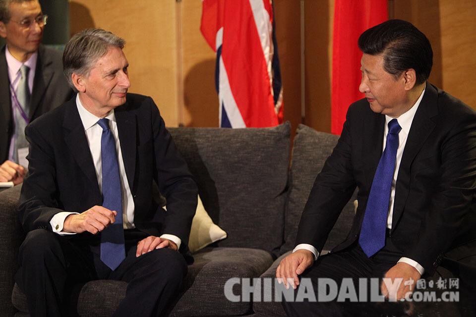 習近平主席夫婦抵達英國