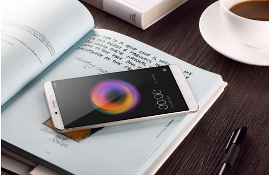 1999元 指紋識別+智慧雙攝 360奇酷手機旗艦版周二開售