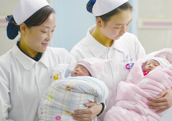 評論:全面“二孩”政策不足以解決勞動力人口萎縮問題