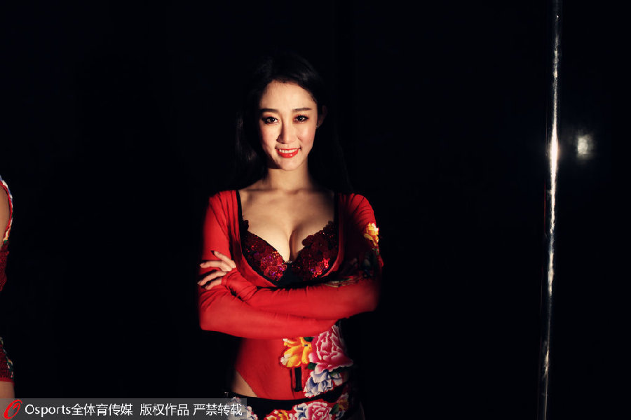 盤點鋼管舞性感著裝 比基尼鄉村花衣齊上陣