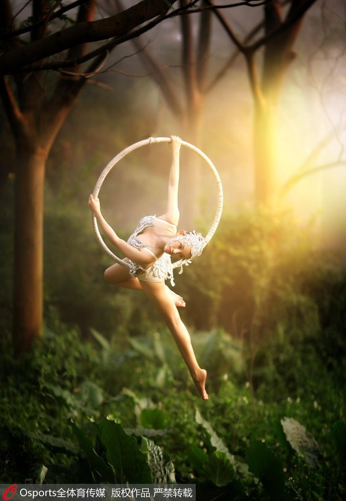 盤點鋼管舞性感著裝 比基尼鄉村花衣齊上陣