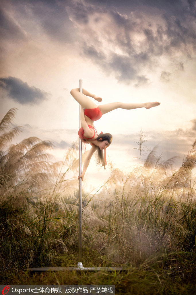 盤點鋼管舞性感著裝 比基尼鄉村花衣齊上陣