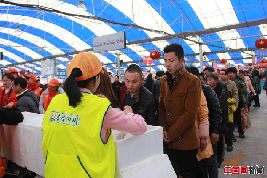 網(wǎng)絡媒體走轉(zhuǎn)改：快樂“鬧”元宵 溫暖出行路