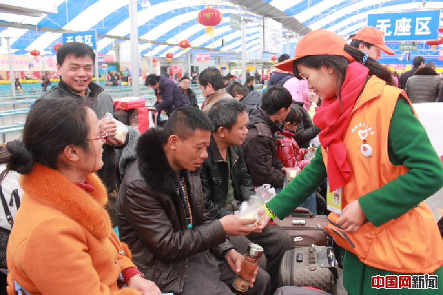 網(wǎng)絡媒體走轉(zhuǎn)改：快樂“鬧”元宵 溫暖出行路