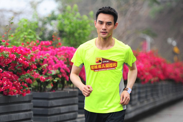 搜狐名人馬拉松首戰沙灘跑 王凱等眾星海邊揮汗