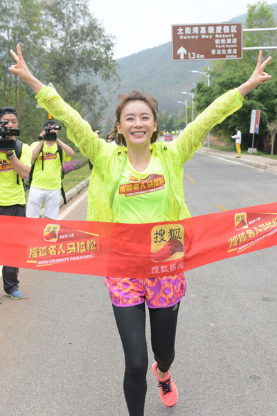 搜狐名人馬拉松首戰沙灘跑 王凱等眾星海邊揮汗