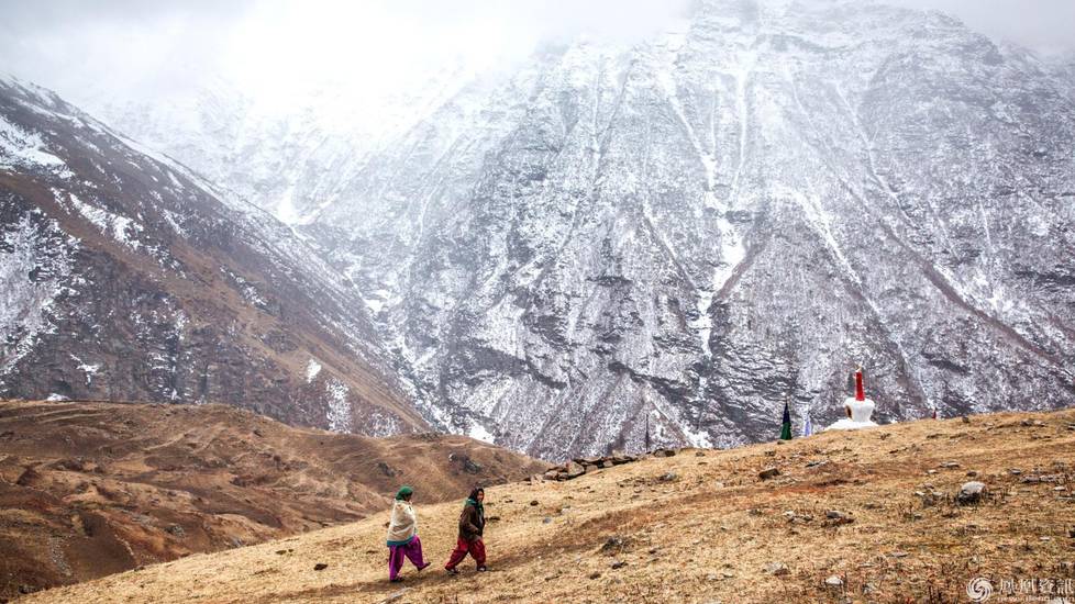 通往喜馬拉雅山谷的危險(xiǎn)公路