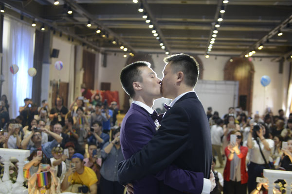 調(diào)查：中國(guó)年輕人對(duì)性取向多樣化態(tài)度更開放