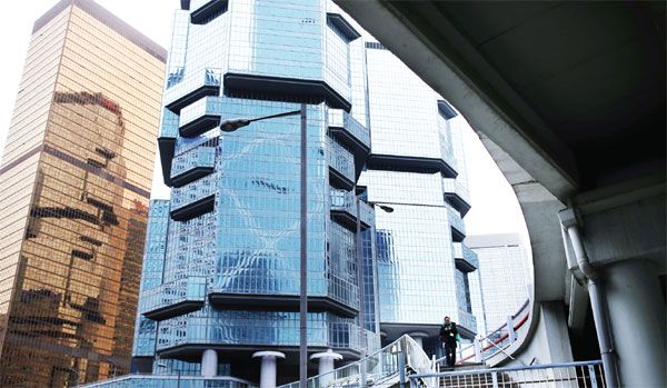 評論:面對困境,香港該何去何從?