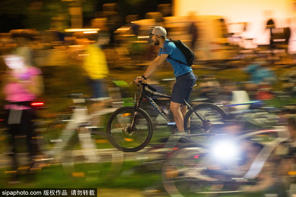 2016莫斯科夜騎活動 夜光酷炫自行車拉風十足