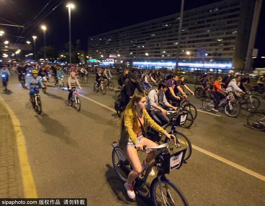 2016莫斯科夜騎活動 夜光酷炫自行車拉風十足