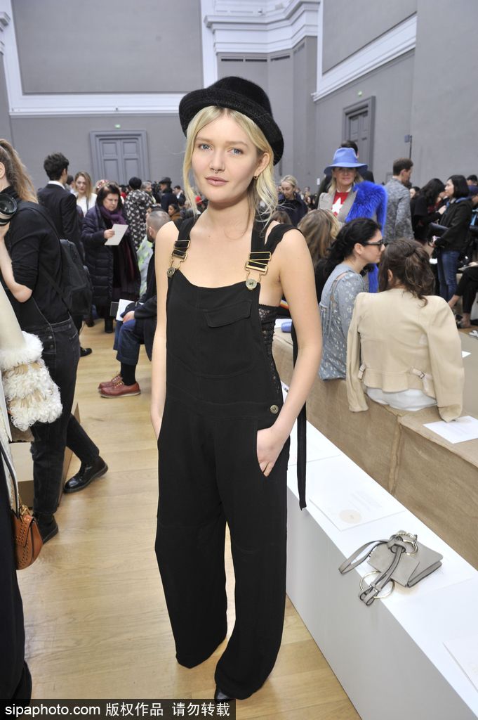 盤點：應對三伏天穿搭指南 再脫一件！光著身子穿背帶褲才潮