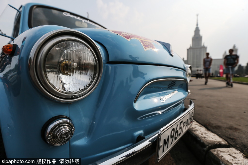 稀有古董車大集結(jié) 莫斯科舉行復(fù)古車游行